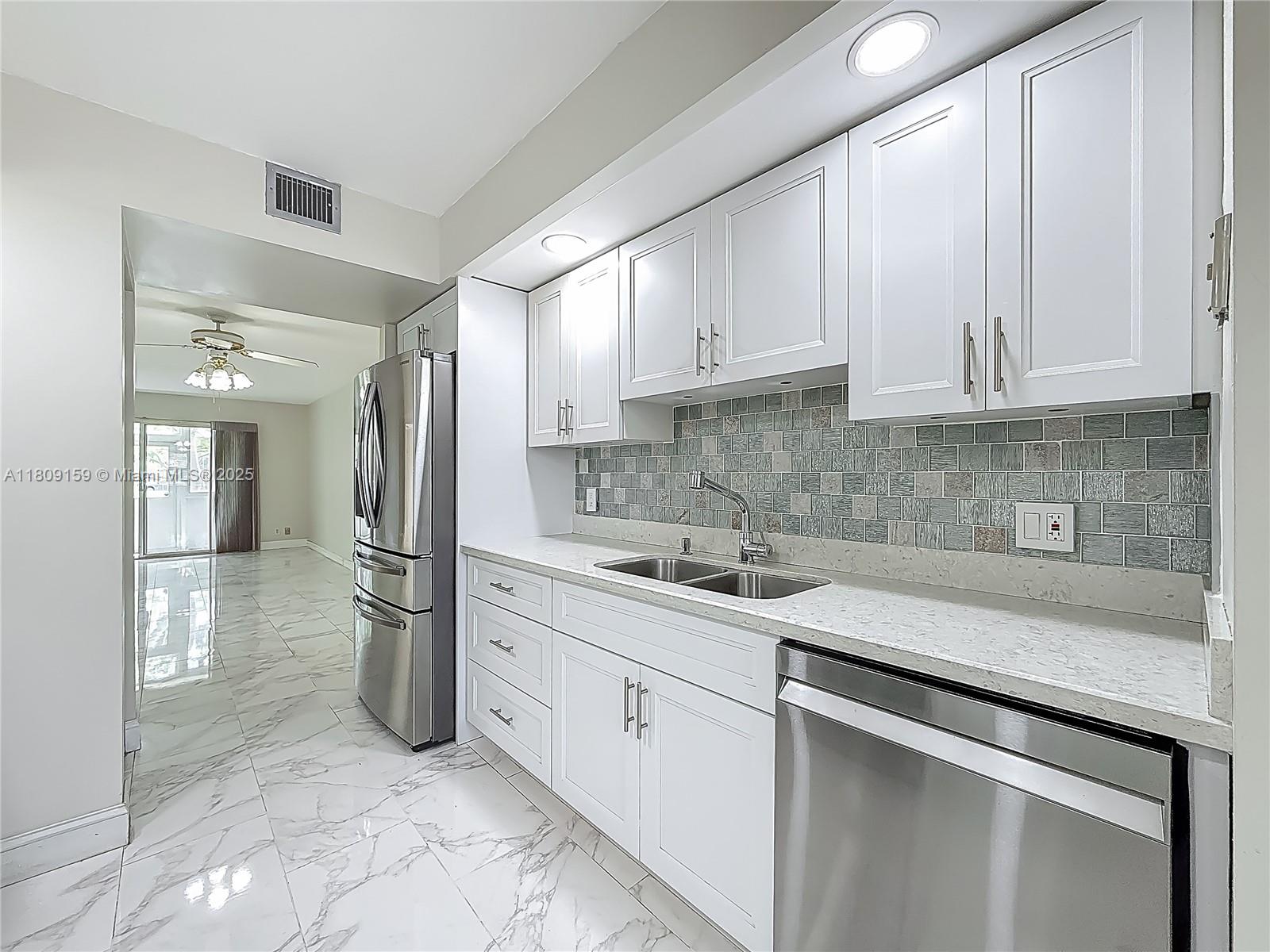 1100 SW 130th Ave #111H, Pembroke Pines, Florida image 3
