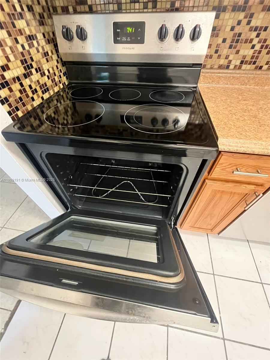 6361 N Falls Cir Dr #211, Lauderhill, Florida image 4