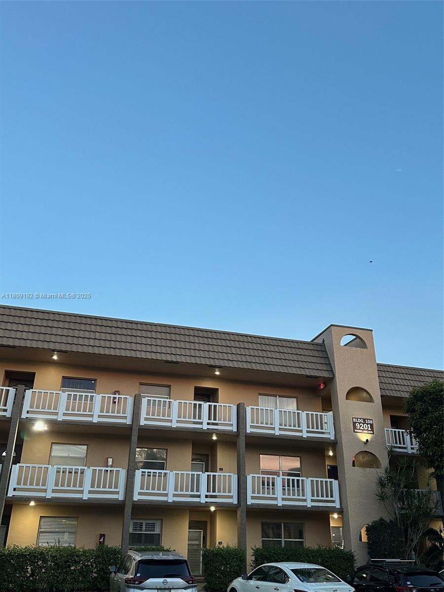 9201 Sunrise Lakes Blvd #301, Sunrise, Florida image 2