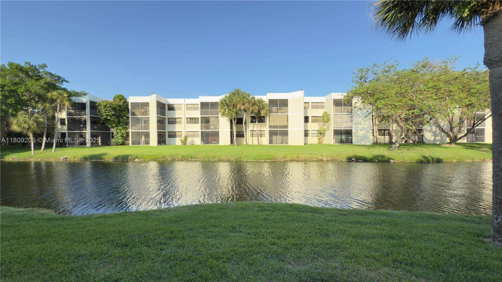 410 Lakeview Dr #103, Weston, Florida image 14