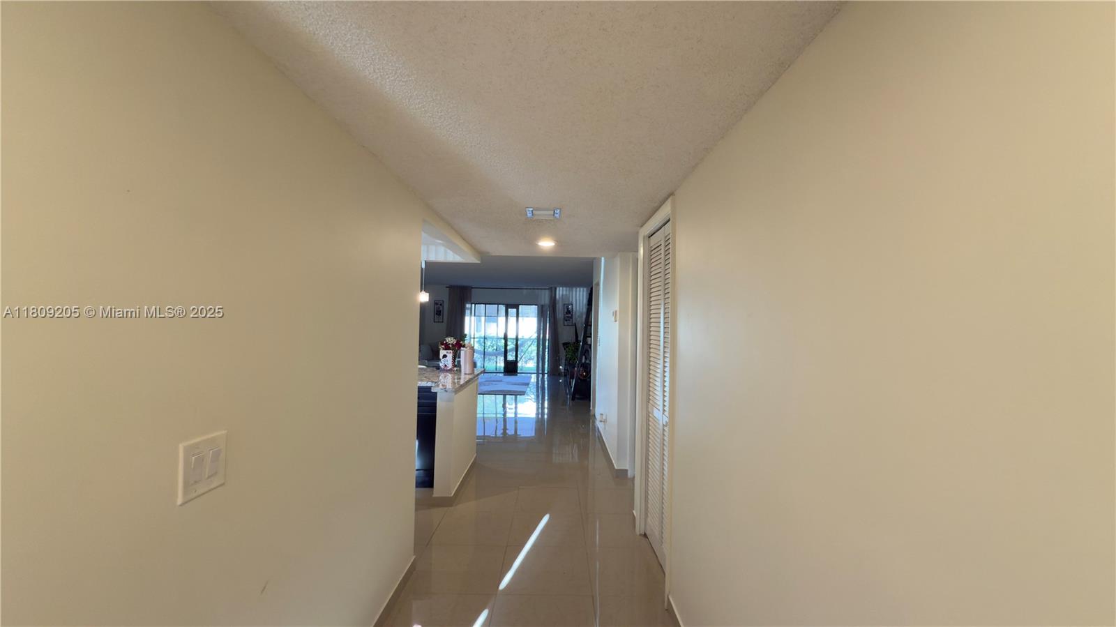410 Lakeview Dr #103, Weston, Florida image 2