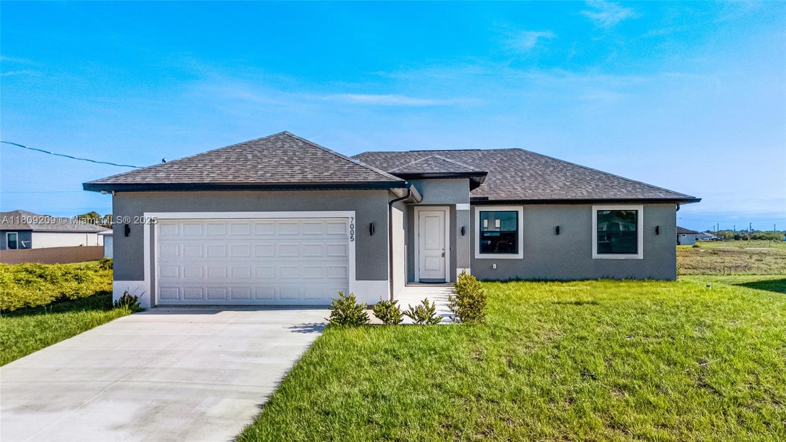 8106 Olive Ct, La Belle, Florida image 1