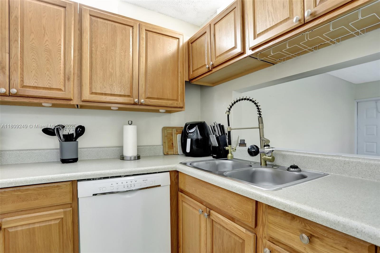 826 Twin Lakes Dr #18-D, Coral Springs, Florida image 10