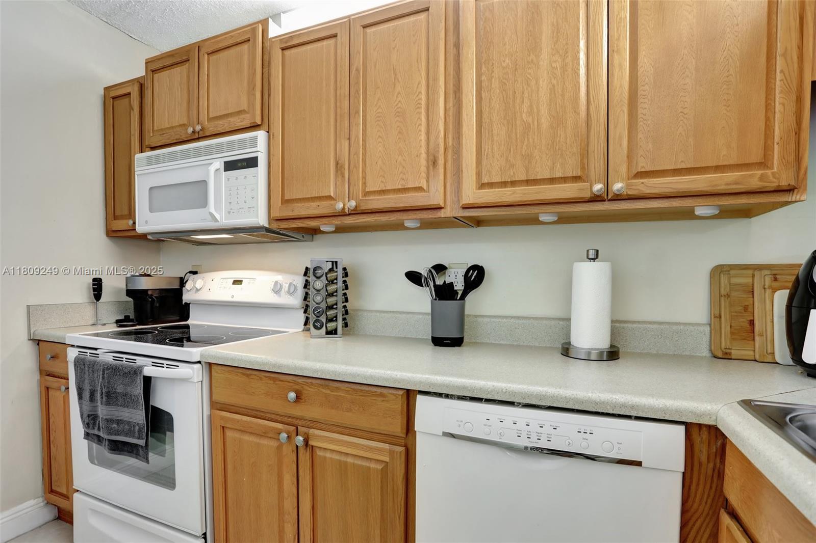 826 Twin Lakes Dr #18-D, Coral Springs, Florida image 11