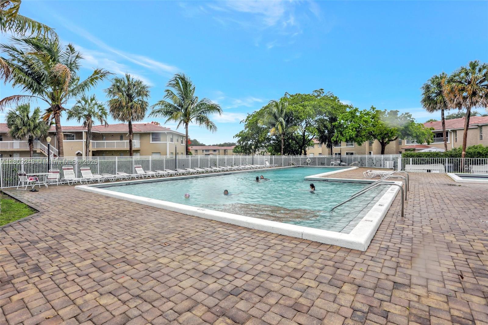 826 Twin Lakes Dr #18-D, Coral Springs, Florida image 25