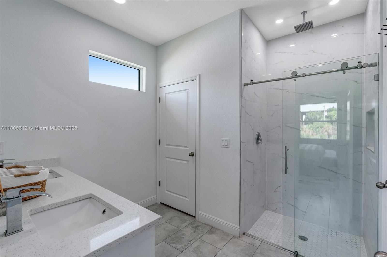 9006 S Castle Cir, La Belle, Florida image 23