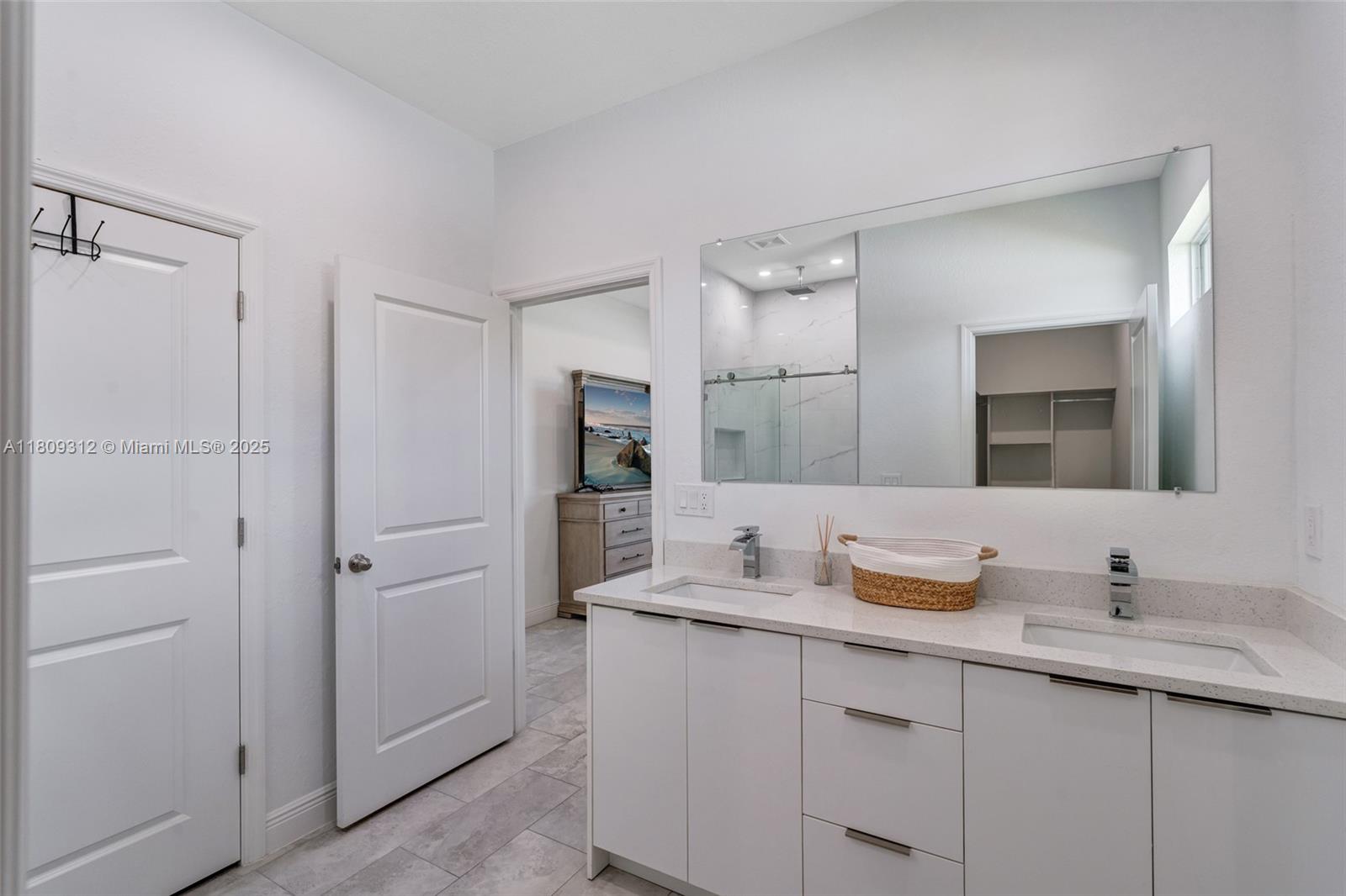9006 S Castle Cir, La Belle, Florida image 24