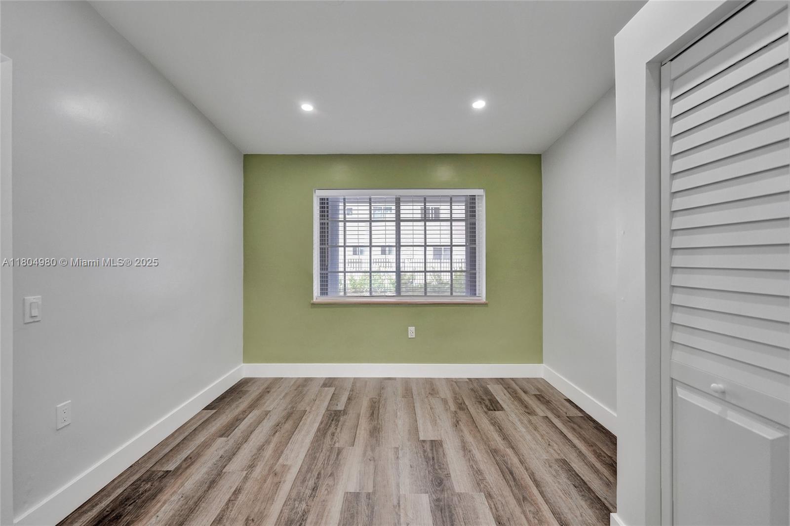 1085 NE 126th St, North Miami Beach, Florida image 13