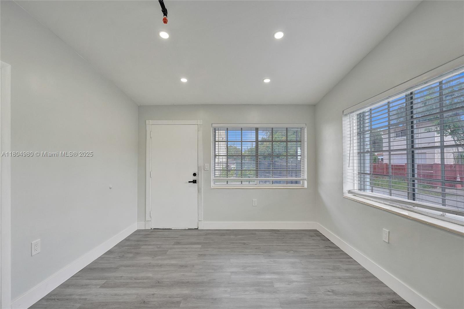 1085 NE 126th St, North Miami Beach, Florida image 16