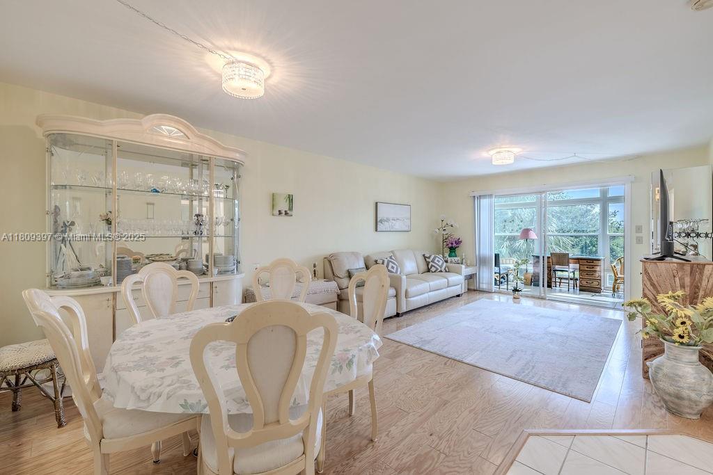 2333 Indian River Blvd #306, Vero Beach, Florida image 3