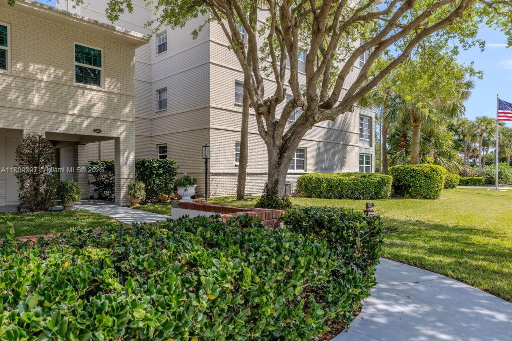 2333 Indian River Blvd #306, Vero Beach, Florida image 32
