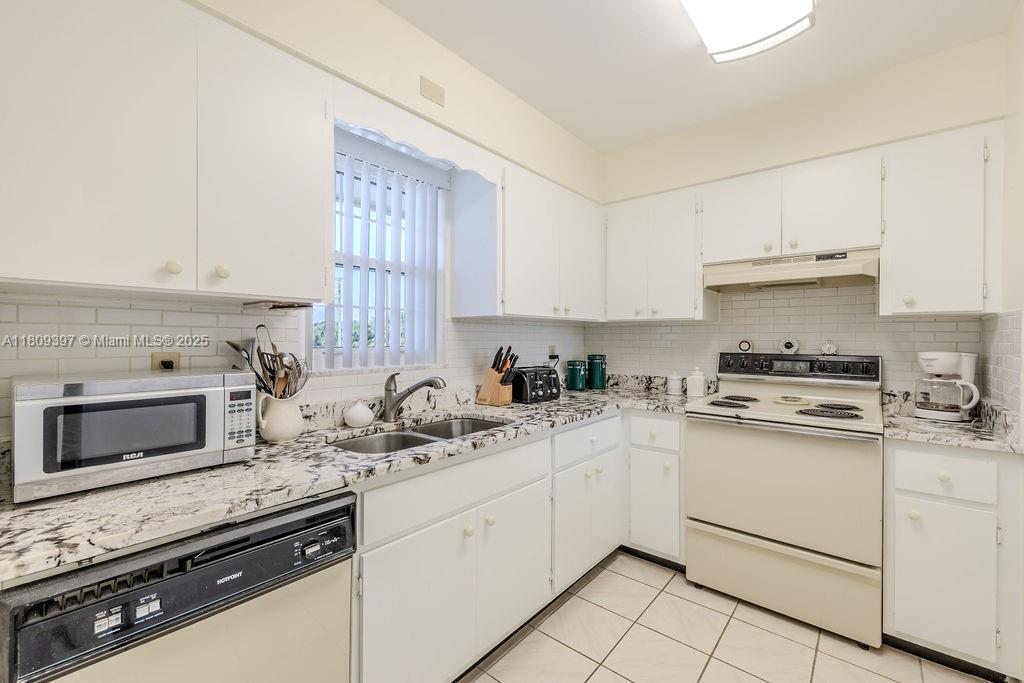 2333 Indian River Blvd #306, Vero Beach, Florida image 4