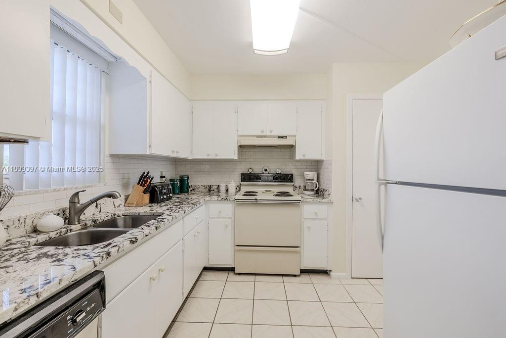 2333 Indian River Blvd #306, Vero Beach, Florida image 5