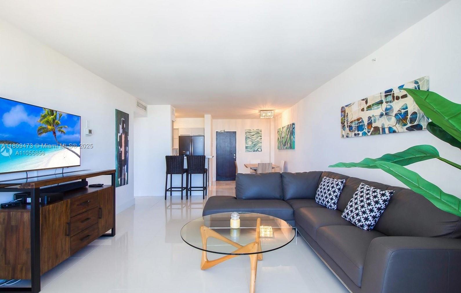 Residential, Miami Beach, Florida image 3