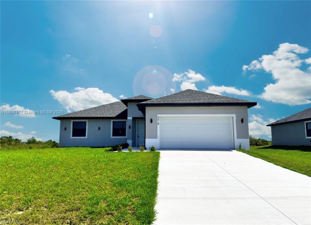 9018 W Castle Cir, La Belle, Florida image 1