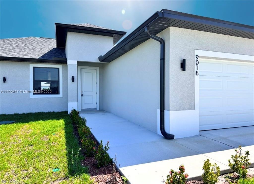 9018 W Castle Cir, La Belle, Florida image 2