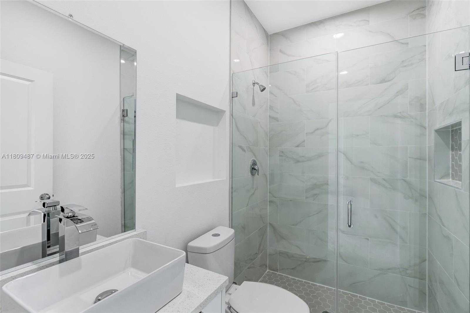 9018 W Castle Cir, La Belle, Florida image 22