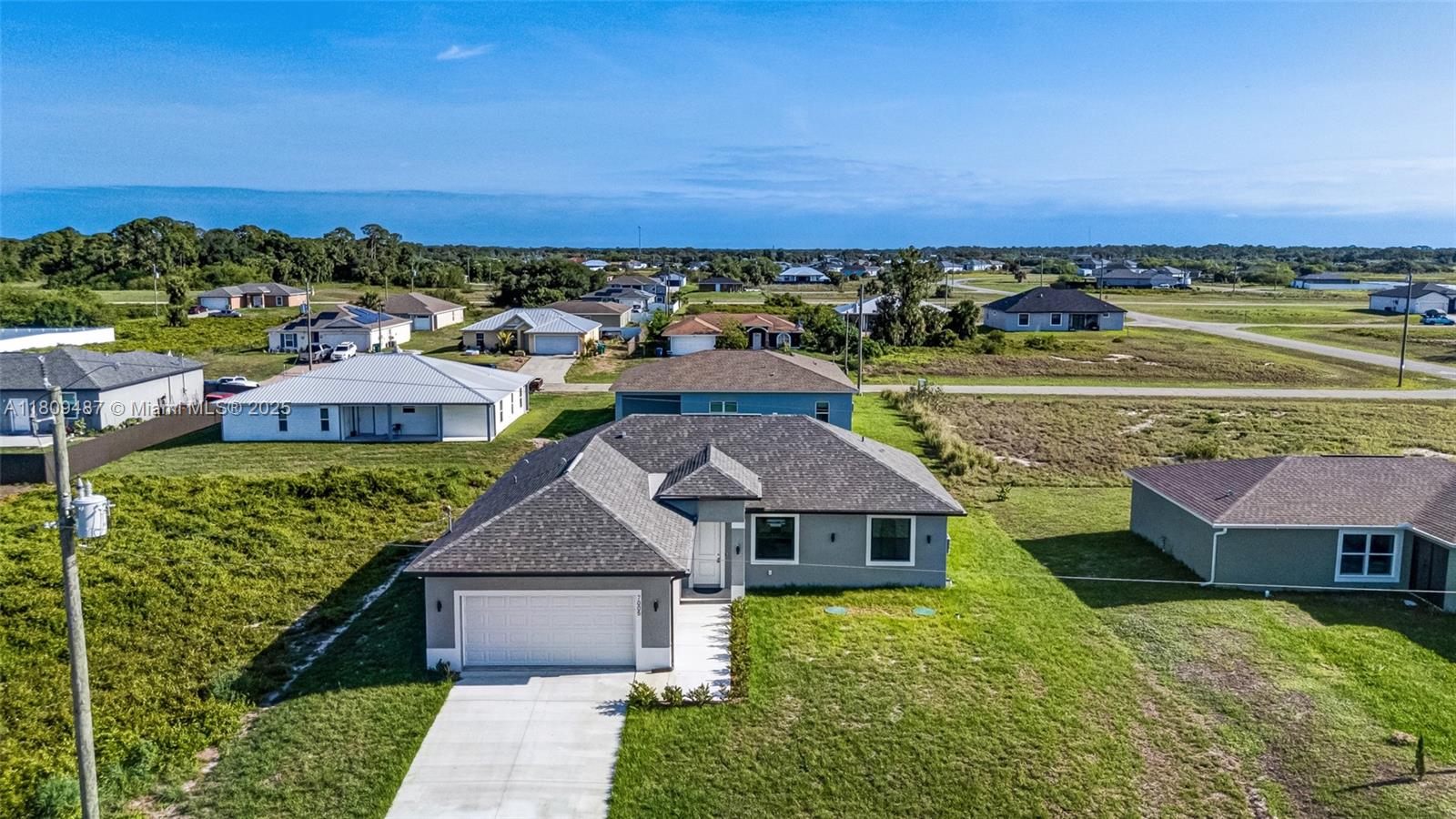9018 W Castle Cir, La Belle, Florida image 3