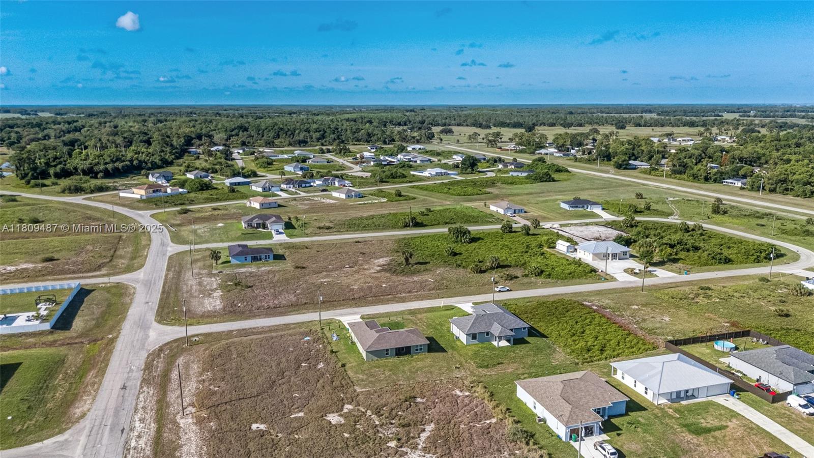 9018 W Castle Cir, La Belle, Florida image 34