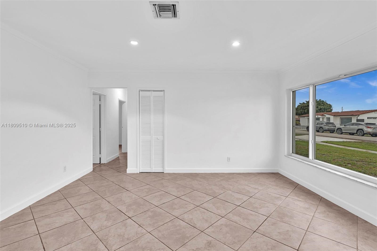 6561 W 13th Ct, Hialeah, Florida image 9