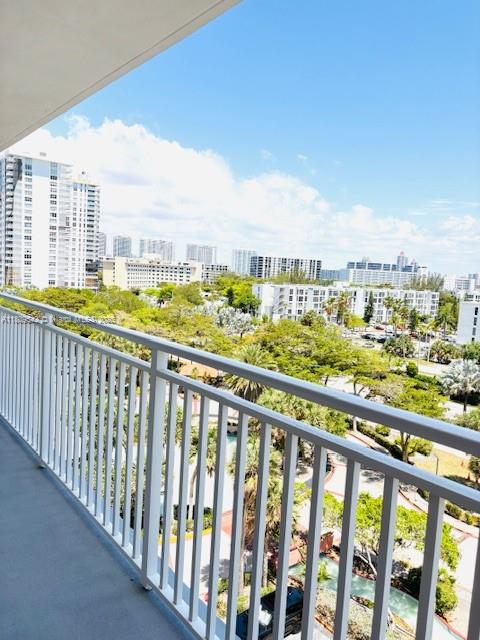 210 174TH ST #818, SUNNY ISLES BEACH, FL 33160  Photo 4