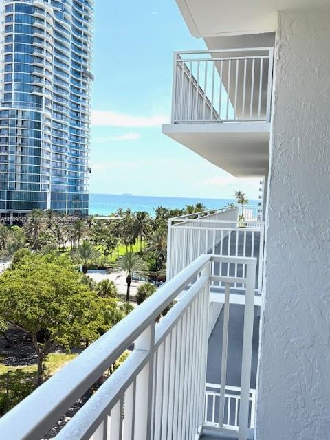 210 174TH ST #818, SUNNY ISLES BEACH, FL 33160  Photo 5