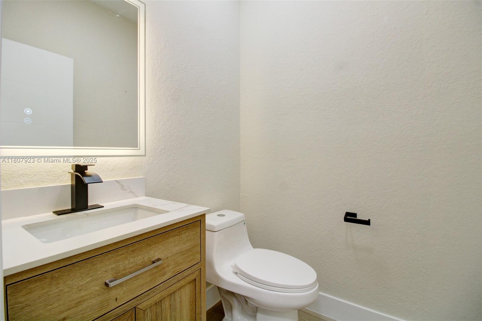 8144 NW 107th Path, Doral, Florida image 15