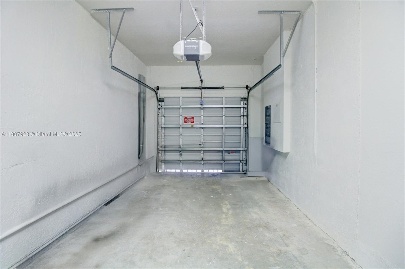 8144 NW 107th Path, Doral, Florida image 16