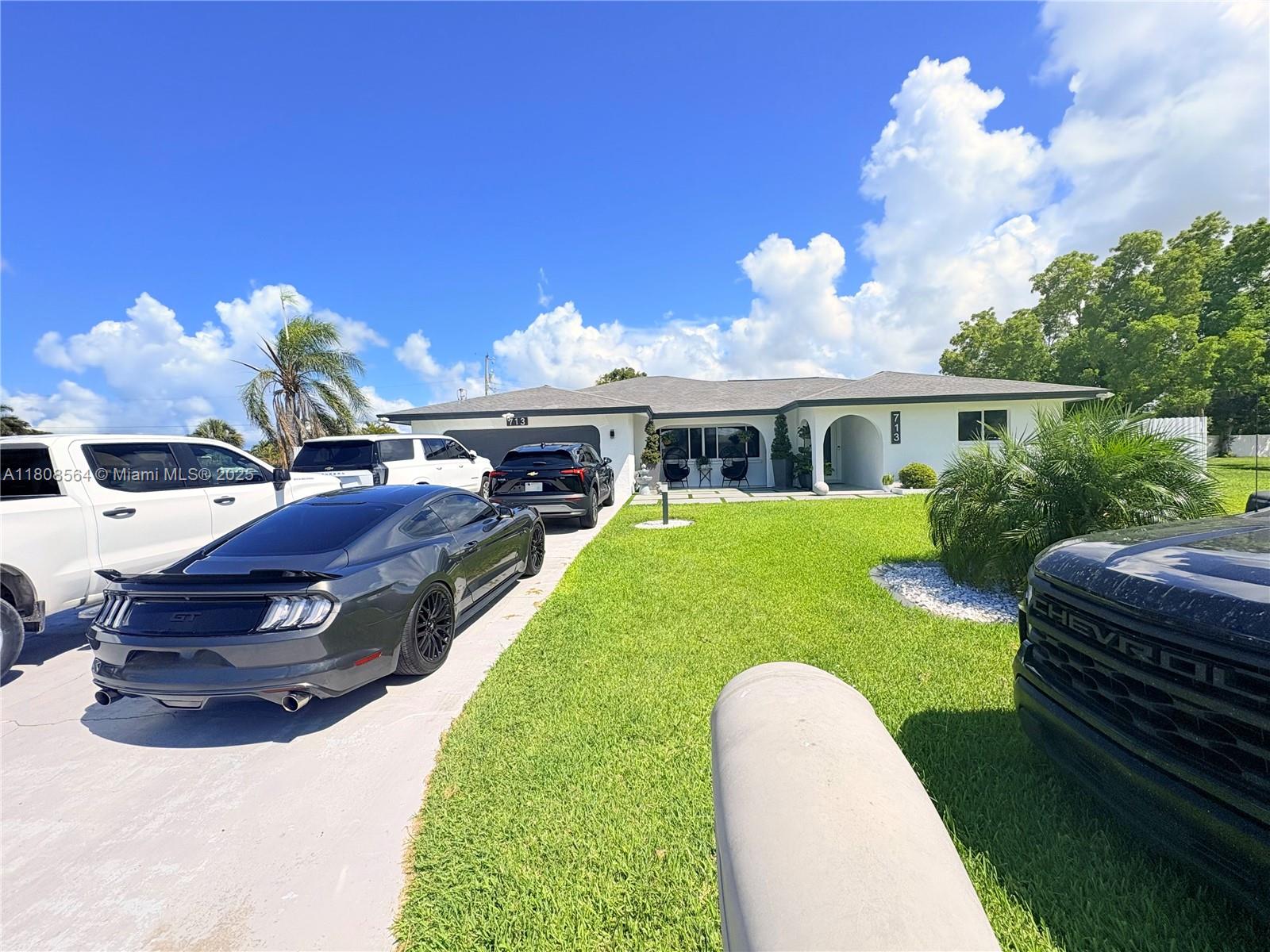 713 Se 43rd St, Cape Coral, Florida image 2