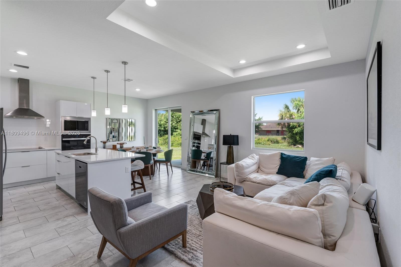 5027 S Peachtree Cir, La Belle, Florida image 4