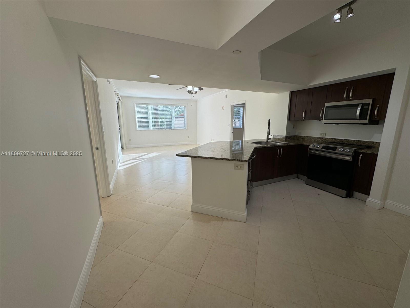19900 E Country Club Dr #209, Aventura FL 33180