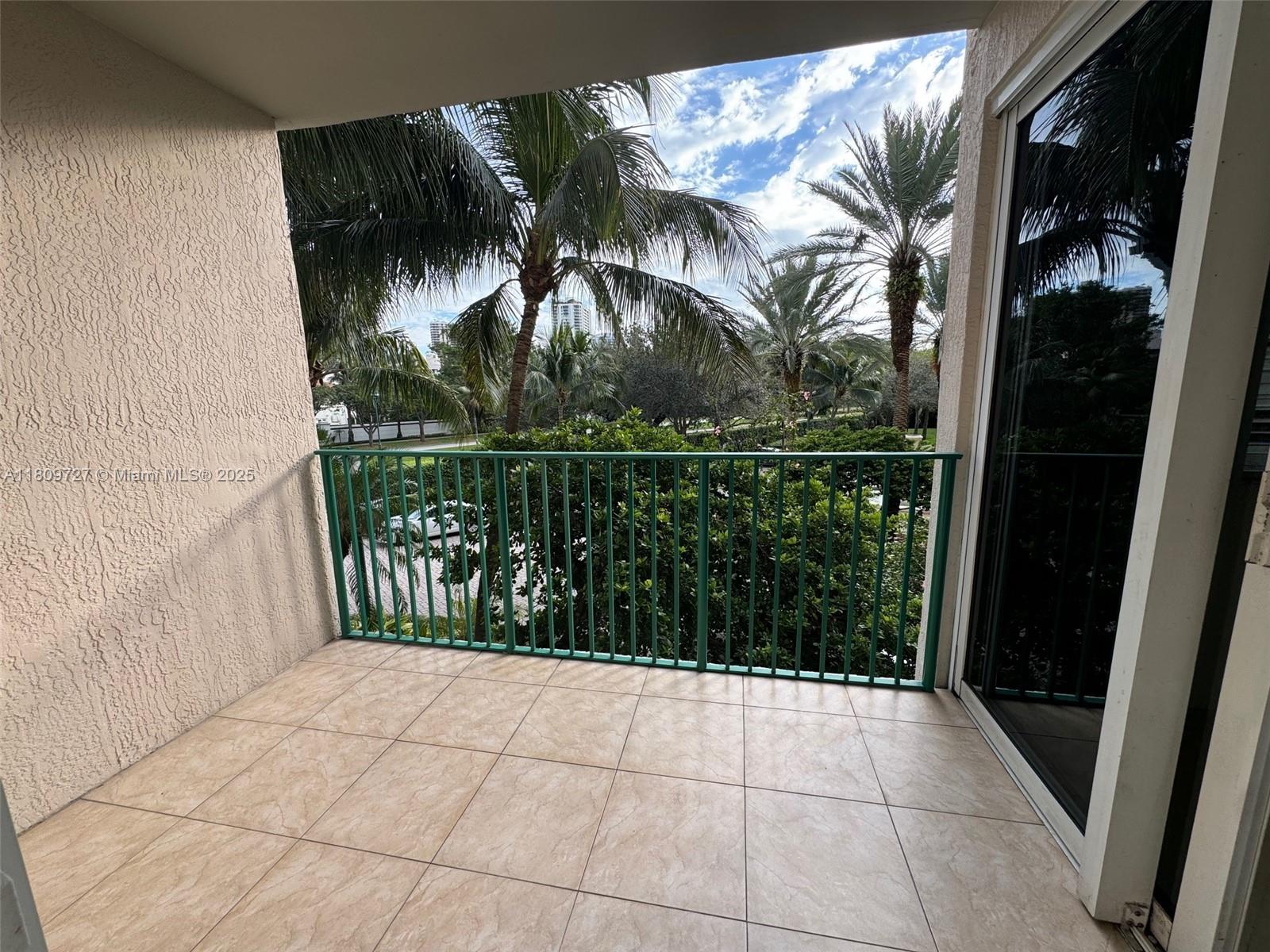 19900 E Country Club Dr #209, Aventura FL 33180