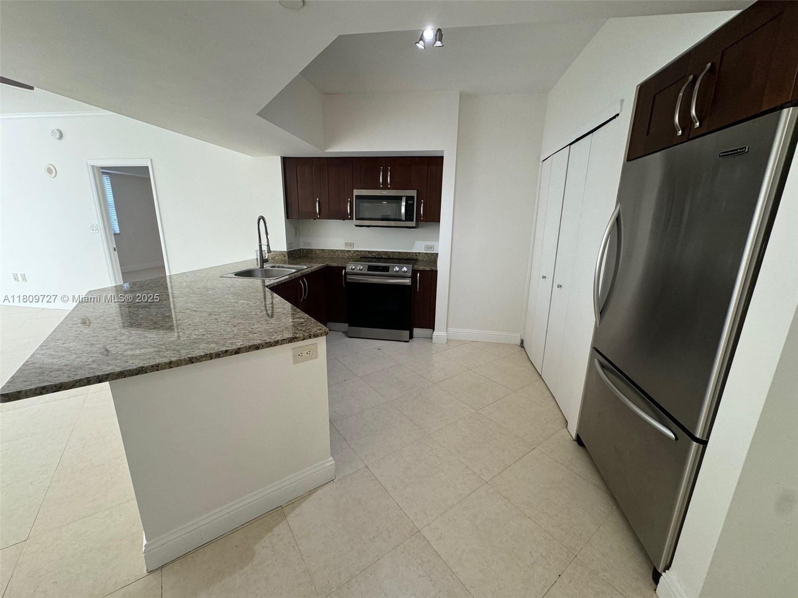 19900 E Country Club Dr #209, Aventura FL 33180