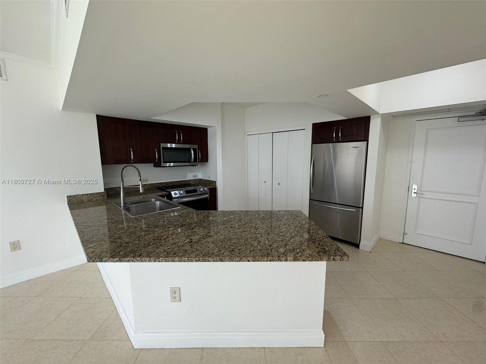 19900 E Country Club Dr #209, Aventura FL 33180