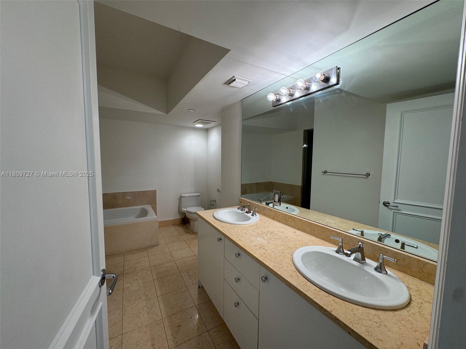 19900 E Country Club Dr #209, Aventura FL 33180