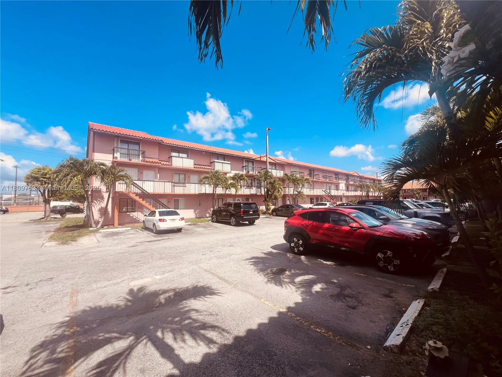 Residential, Hialeah, Florida image 3
