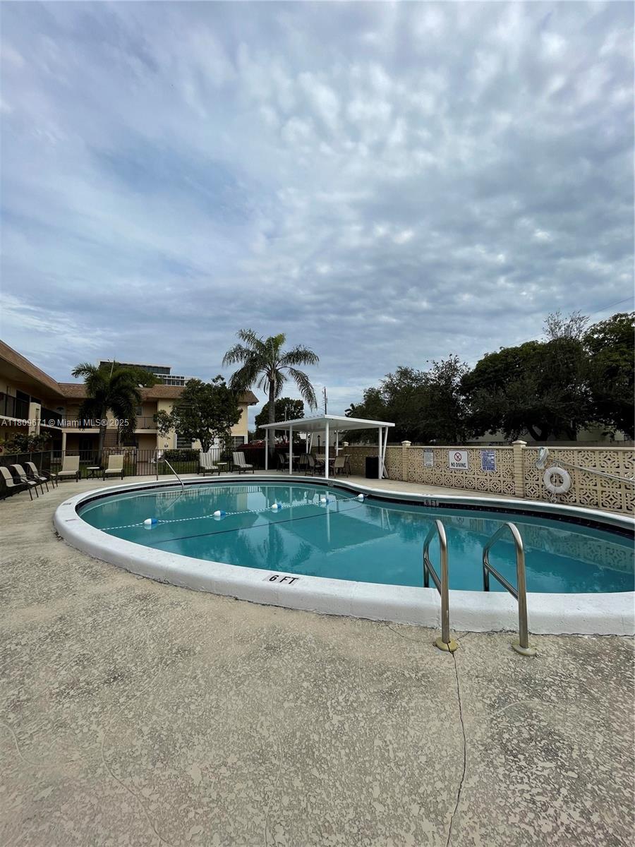 421 NE 1st St #119, Hallandale Beach, Florida image 23
