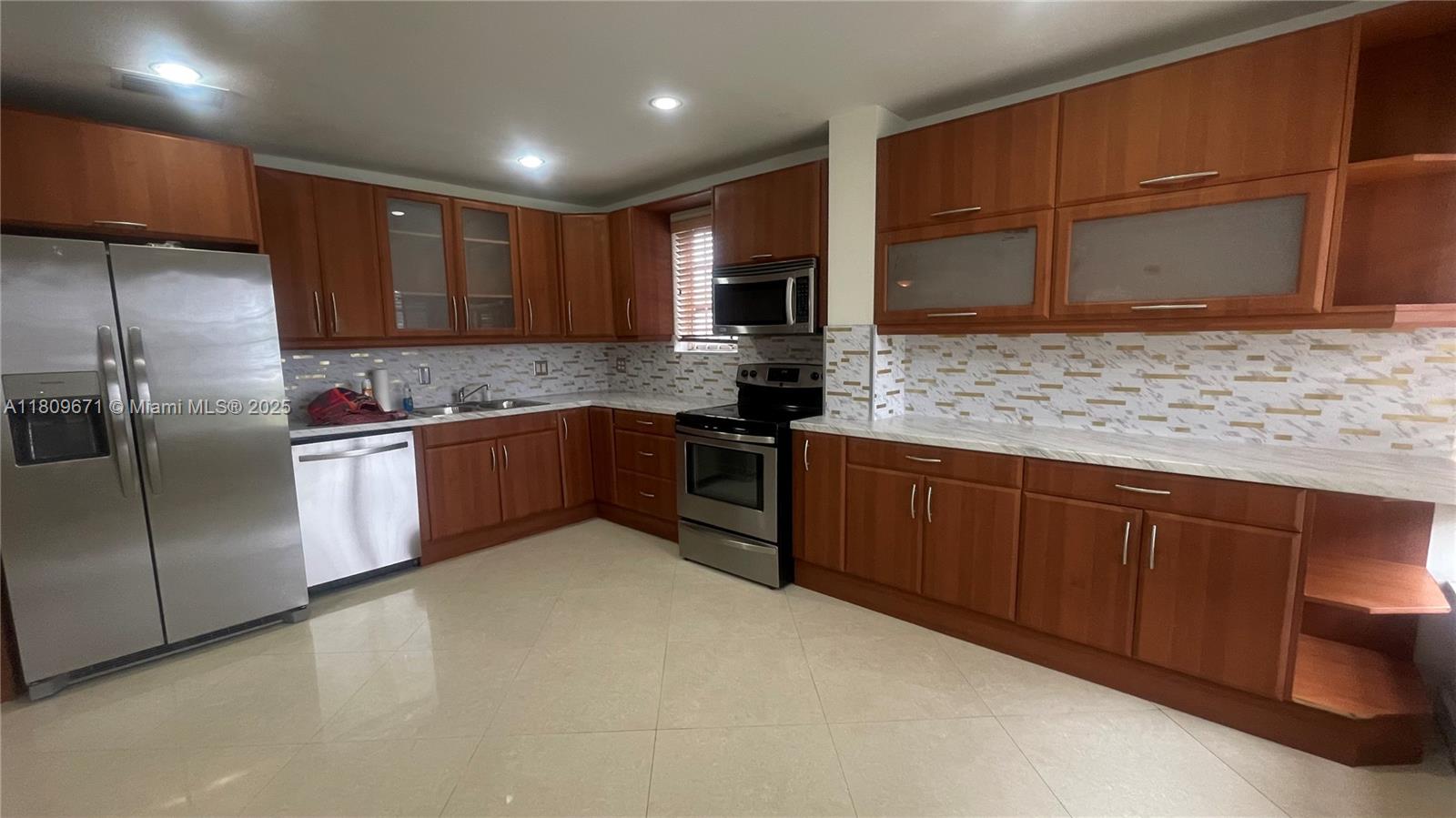 421 NE 1st St #119, Hallandale Beach, Florida image 5