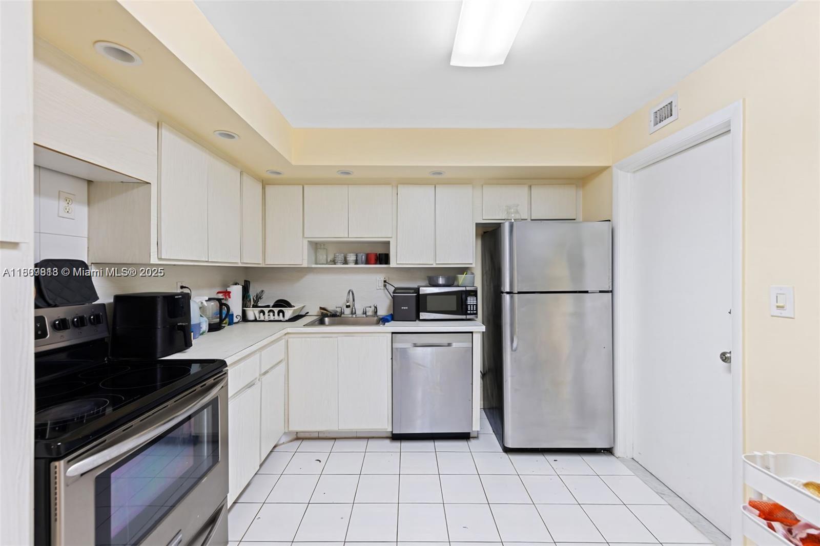 3161 S Ocean Dr #607, Hallandale Beach, Florida image 11