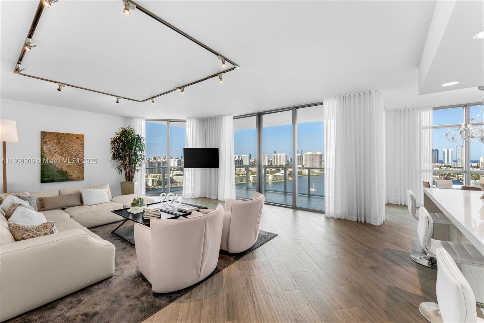 Condo for Sale in North Miami Beach, FL
