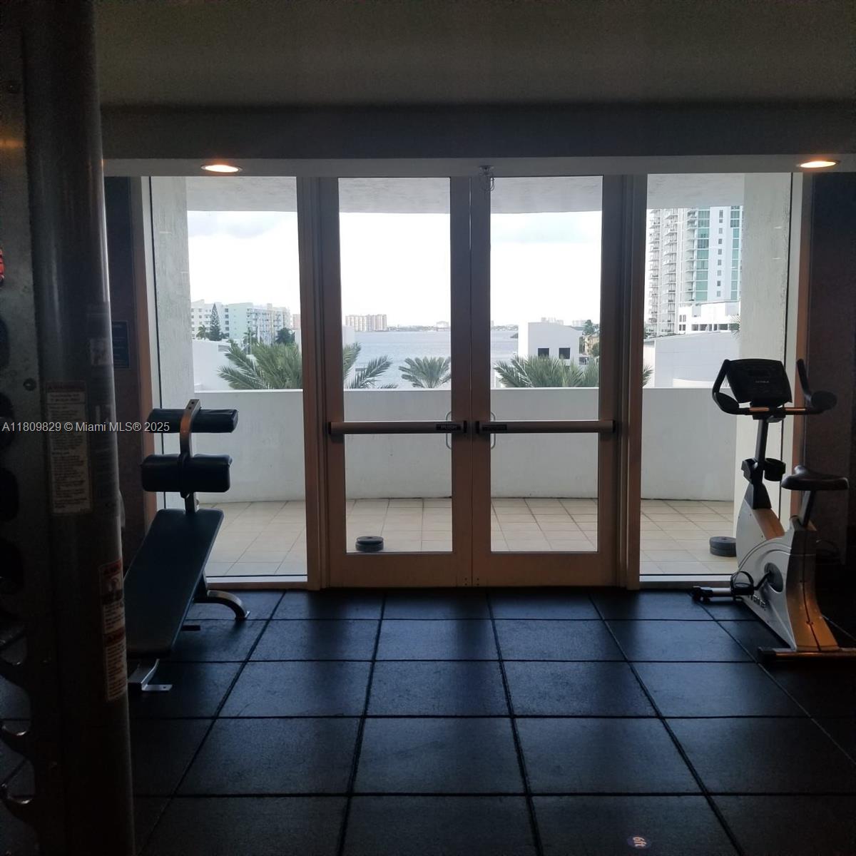 7900 Harbor Island Dr #912, North Bay Village FL 33141