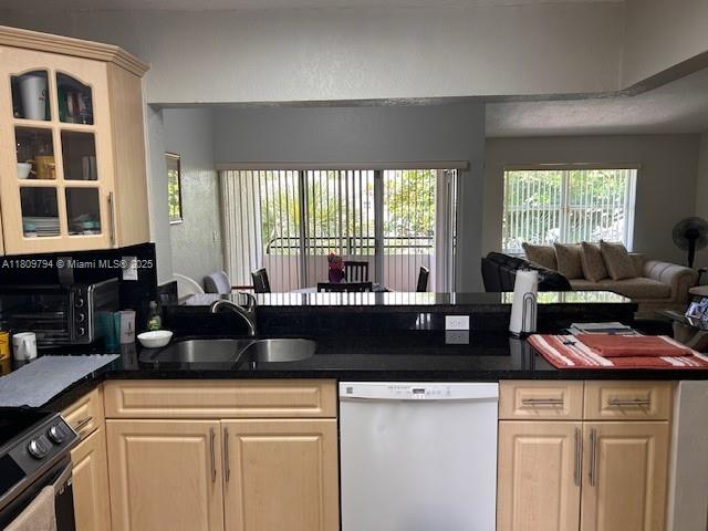 11201 NW 7th St #204, Sweetwater, Florida image 2