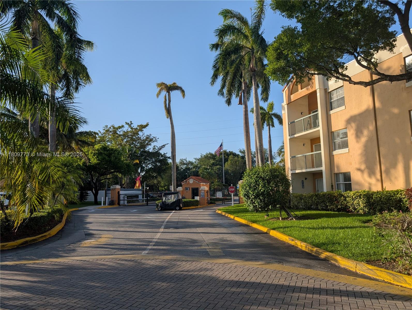 6276 NW 186th St #305, Hialeah, Florida image 6
