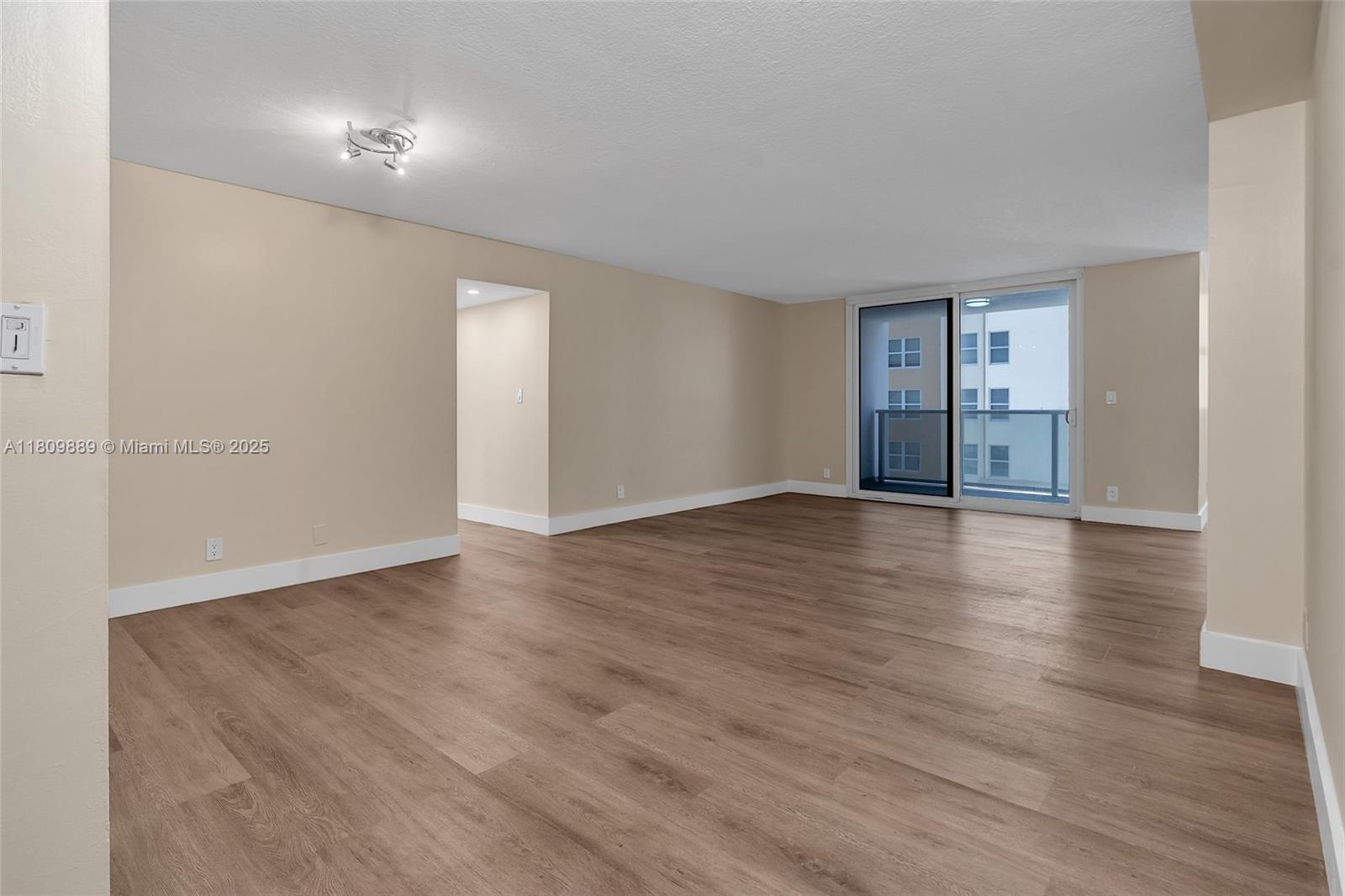 1904 S Ocean Dr #1004, Hallandale Beach, Florida image 7