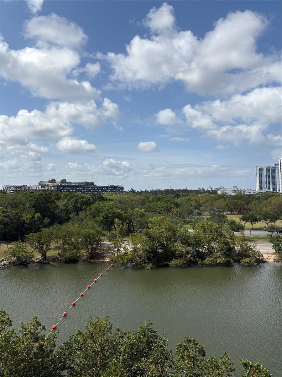 Apartamento à Venda em North Miami Beach, FL