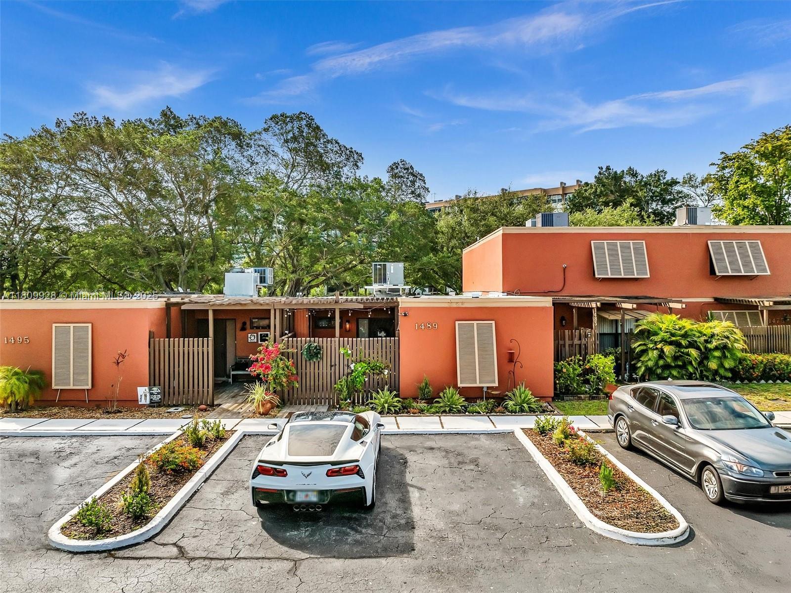 1489 Fairway Rd, Pembroke Pines, Florida image 1