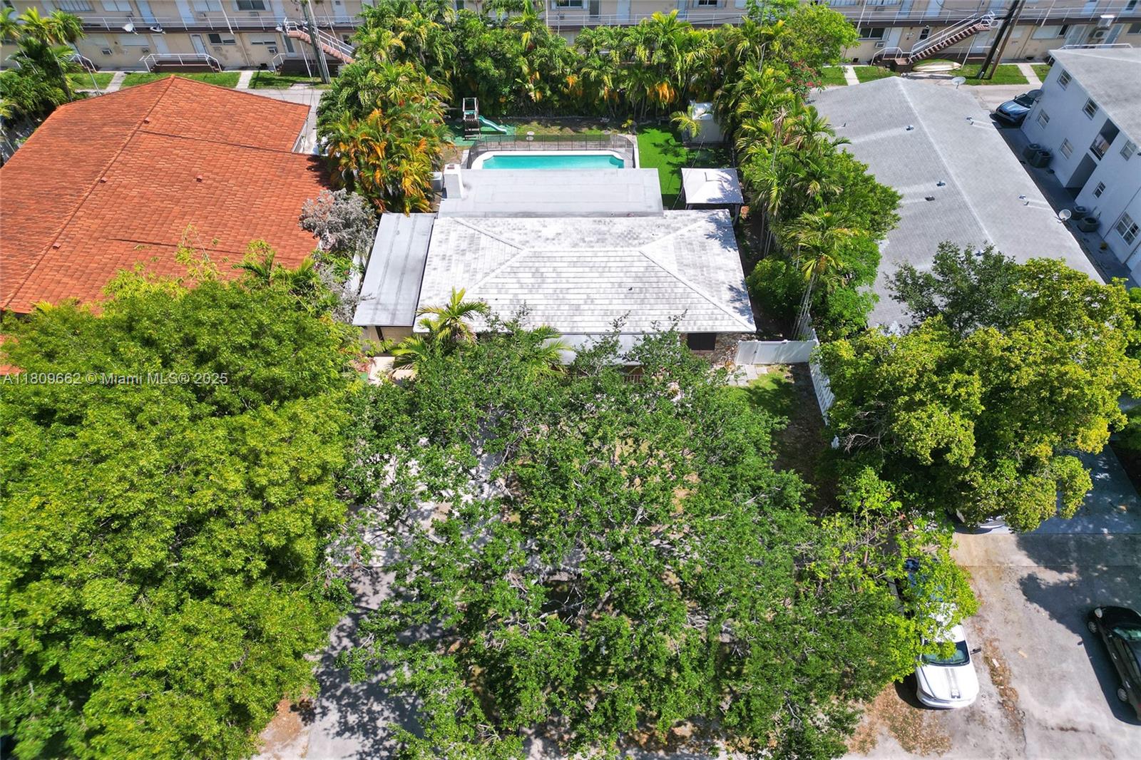 901 NE 8th St, Hallandale Beach, Florida image 10