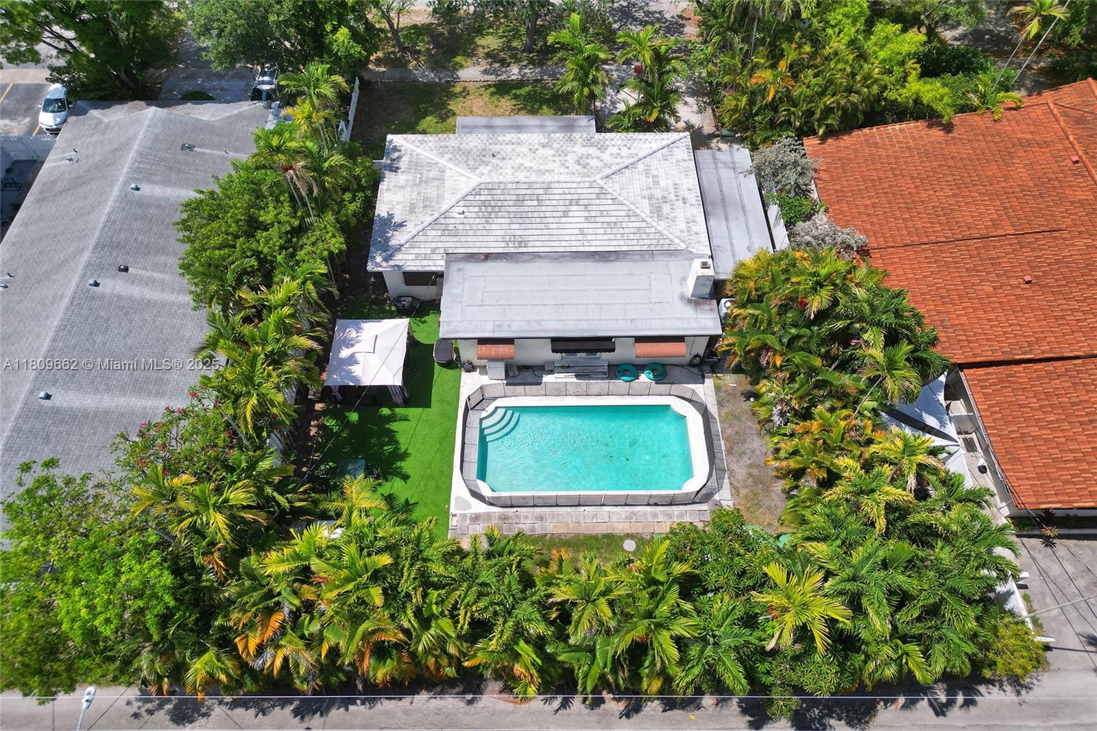 901 NE 8th St, Hallandale Beach, Florida image 17