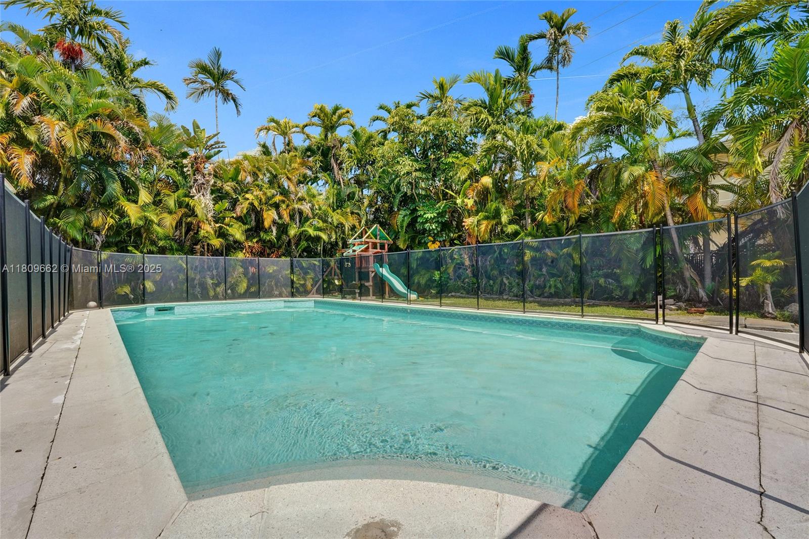 901 NE 8th St, Hallandale Beach, Florida image 27