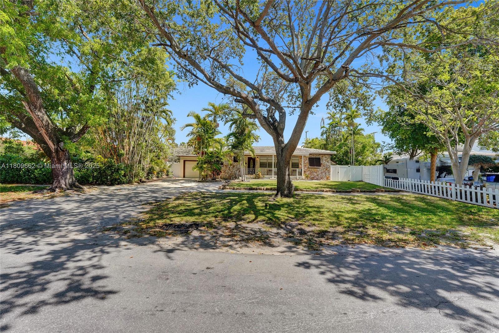 901 NE 8th St, Hallandale Beach, Florida image 3